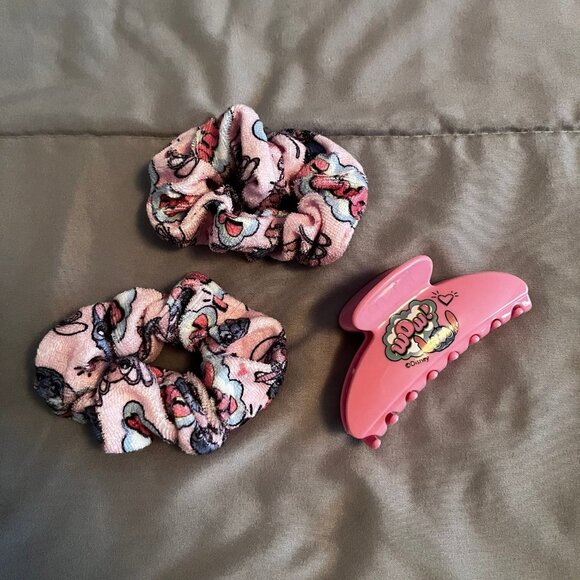 Disney’s Stitch Kids Claw Clip & Hair Scrunchies - Picture 1 of 4